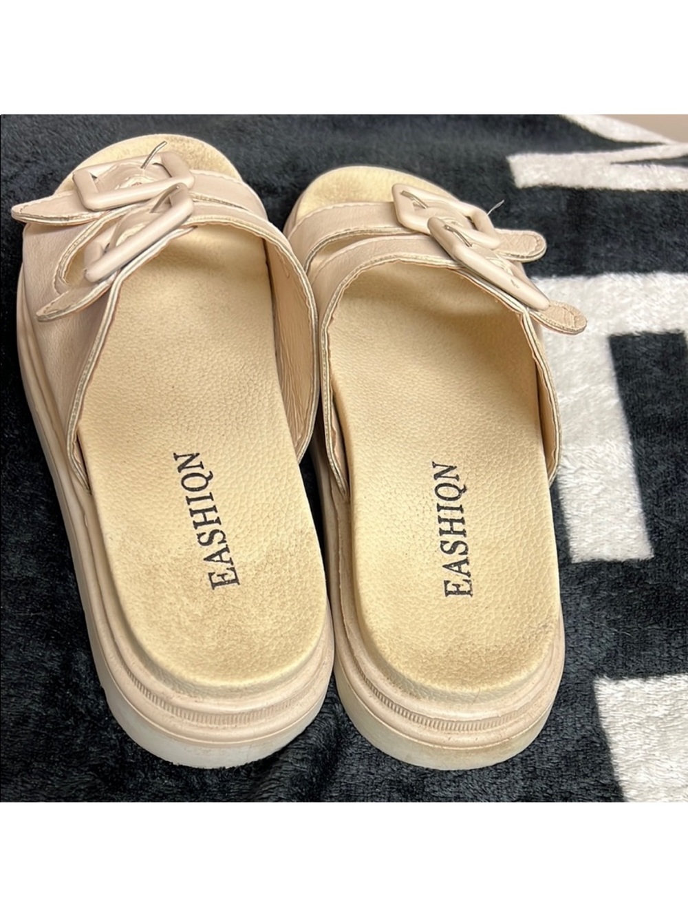 Unbranded • Women’s Size 35 (5) • Cream Double-Buckle Slide Sandals - Picture 7 of 7